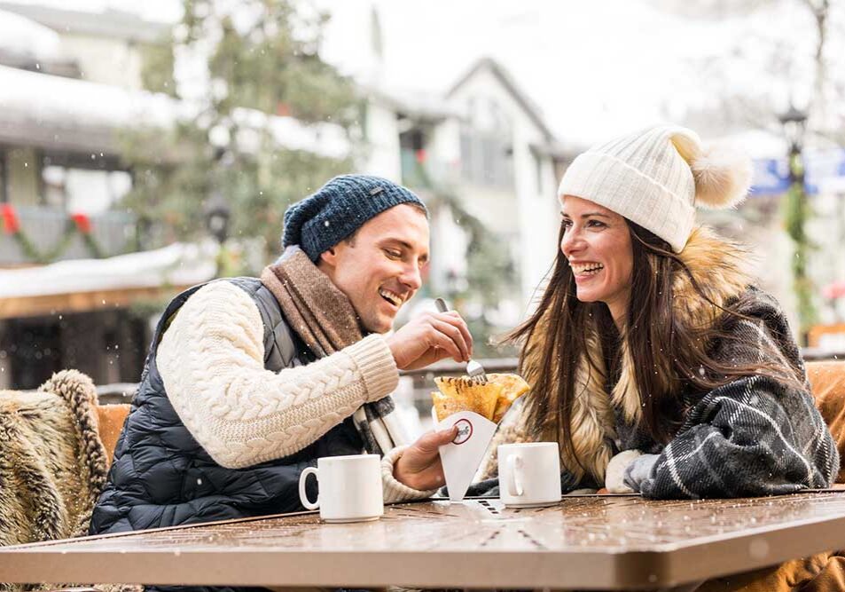 20170208_VL_Orsini_010 Couple enjoying apres ski in Vail, CO